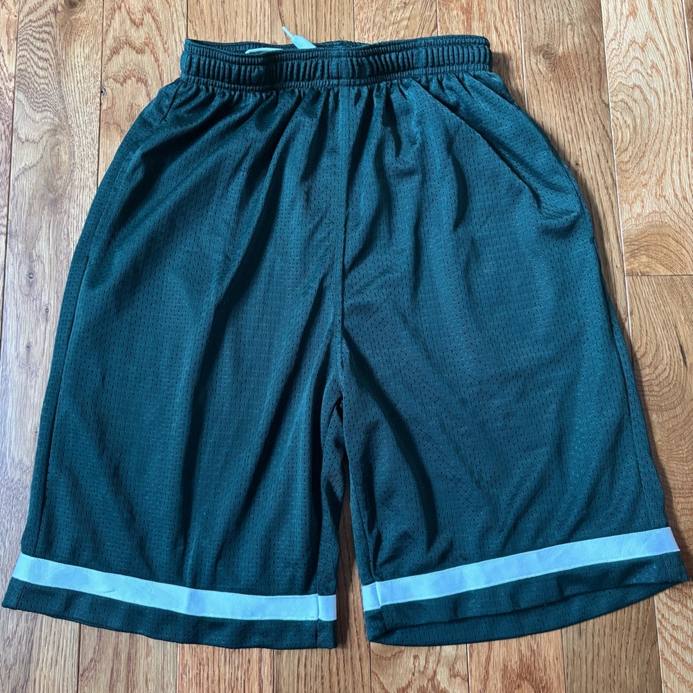 D by Denny’s Green Flat Mesh Athletic Shorts